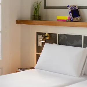 カーサ グラシア ホステル